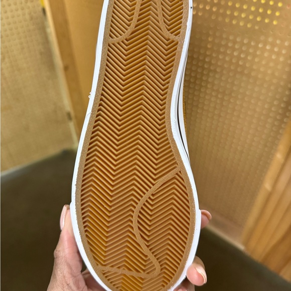 Nike court legacy White and Black Sneaker new in box - Picture 3 of 3